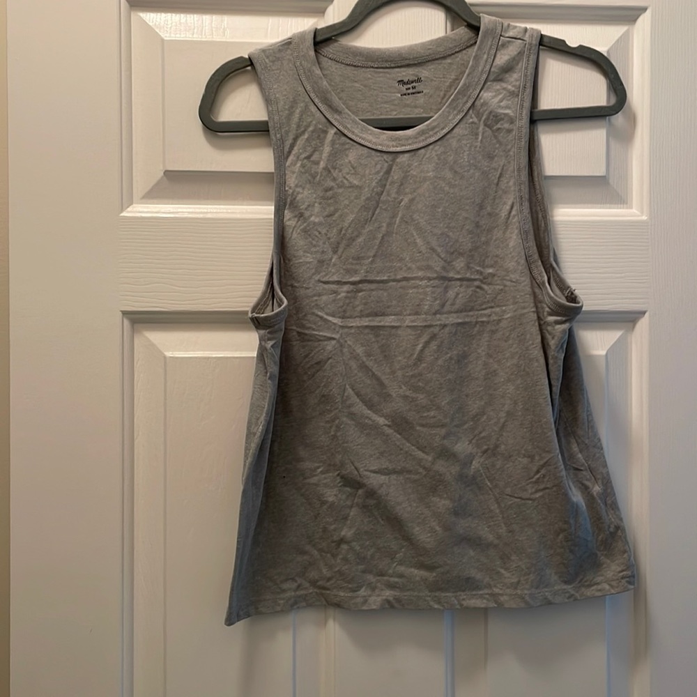 Women Size M tank